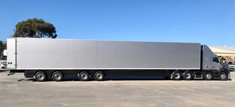 грузовик с одним полуприцепом